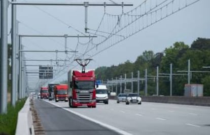 Un camión de Scania utiliza un sistema de carga eléctrico desarrollado por el grupo Siemens.