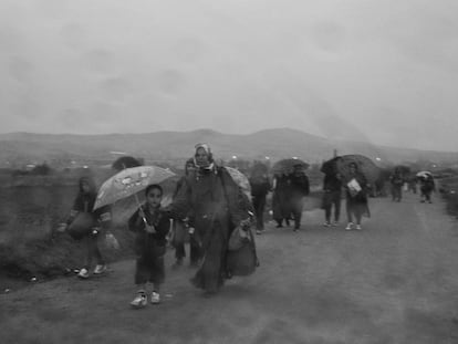 En septiembre de 2015, un grupo de refugiados caminaba por la frontera entre Macedonia y Serbia, cerca del pueblo de Miratovac.  