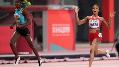 Salwa Naser, a la derecha, y Shaunae Miller, al final de la prueba.