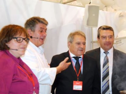 Alfonso Rus en el pabellón de Terra i Mar en Fitur.