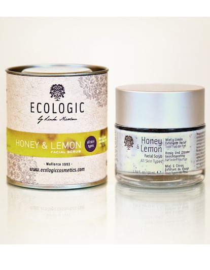 El exfoliante facial de miel y limón de la firma mallorquina Ecologic para deCulto.com elimina suavemente células muertas. La miel aporta suavidad e hidratación y un exquisito aroma dulce durante su aplicación.