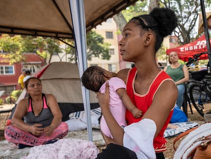 Entre carpas y escombros, Cali ruega para que la lluvia no agrave la tragedia del terremoto