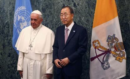 El Papa junto a Ban Ki-moon en la sede de Naciones Unidas.