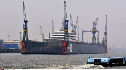 El 'Eclipse' en el dique seco número 10 en el puerto de Hamburgo.