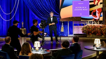 Joaquin Phoenix anuncia el ganador de Mejor actor en la gala de  los Oscar del 26 de abril de 2021 en Los Ángeles.