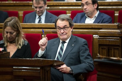 Artur Mas en su escaño durante la intervención de Miquel Iceta. 