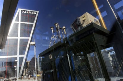 Una estación de medición de la contaminación en Plaza de Castilla.