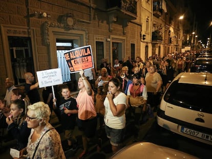 Manifestación de vecinos de la Barceloneta contra los pisos turísticos y el turismo de borrachera.