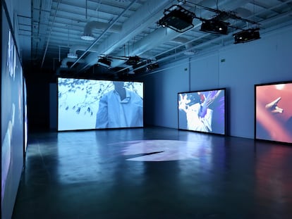 Videoinstalación de Lemohang Jeremiah Mosese titulada 'Bodies of Negroes. I Will Sculpture God, Grim and Benelovent'