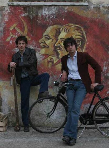 Elio Germano y Ricardo Scamarcio, durante el rodaje de <i>Mi hermano es hijo único.</i>