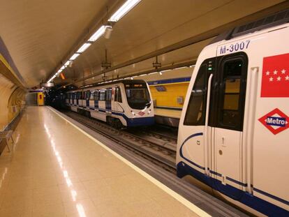 Metro de Madrid instalará más de 2.200 cargadores para dispositivos móviles
