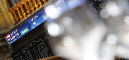 Panel informativo que muestra el principal selectivo de la Bolsa española, el IBEX 35.