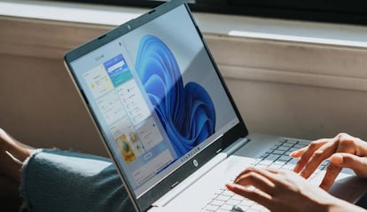 Portátil con sisteme operativo Windows 11