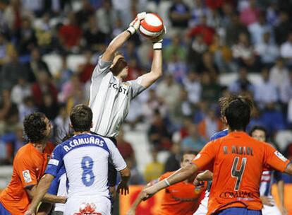 Hildebrand ataja un balón