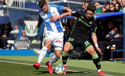 Aitor Ruibal (I) y Alejandro Moreno durante el Leganés-Betis de este domingo.