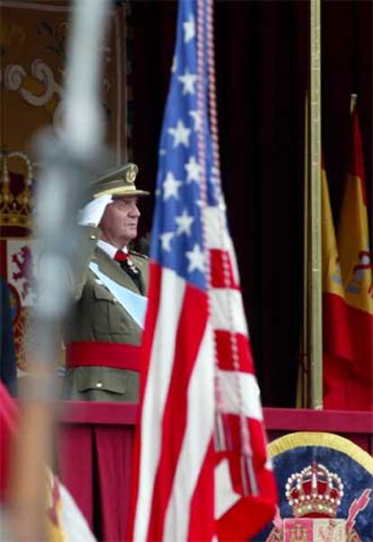 La bandera de EE UU, ante el Rey el 12 de octubre de 2003.