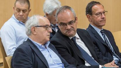 Miguel Ángel Cámara, junto a dos ex altos cargos del urbanismo del Ayuntamiento de Murcia.