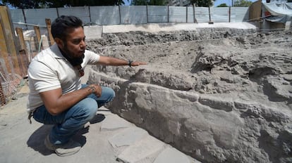 The INAH's Eduardo Luna at the excavation site.