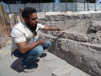 The INAH's Eduardo Luna at the excavation site.