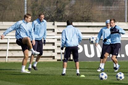 Los jugadores del Tottenham, durante el entrenamiento de ayer.