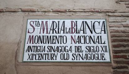Cartel antiguo en Santa María la Blanca, en Toledo.