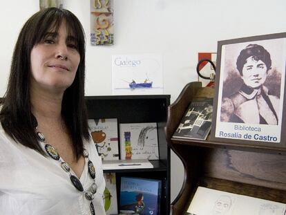 Alejandra Ramírez, directora general del Libro de Buenos Aires, en la sección de gallego en la Casa de la Lectura del barrio Villa Crespo.
