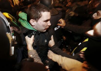 The moment of Luis Goñi's arrest early on Monday morning.