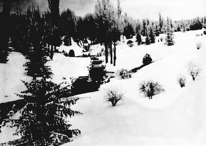 Aspecto que ofrecía el parque del Oeste tras la nevada caída en febrero de 1935, cuando se acumularon hasta 20 centímetros de nieve en los barrios del norte y oeste de la capital.