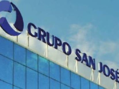Marca del grupo San José sobre su sede central en Tres Cantos (Madrid).
