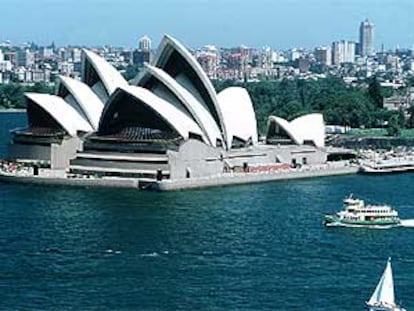 Una vista de la Ópera de Sidney, un edificio de Jørn Utzon inaugurado en 1973.