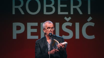 El escritor croata Robert Perišić, en una lectura de su obra en el festival Krokodil de Belgrado en 2023.