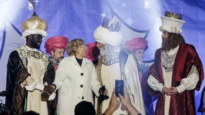 Los Reyes Magos, a la salida de la Cabalgata de Madrid, en 2016.