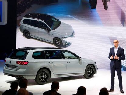 Ralf Brandstätter, director de operaciones de Volkswagen, en el Salón del Automóvil de Ginebra.