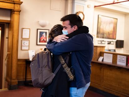 Hugo y Clara se reencuentran en un hotel de Nueva York este lunes.