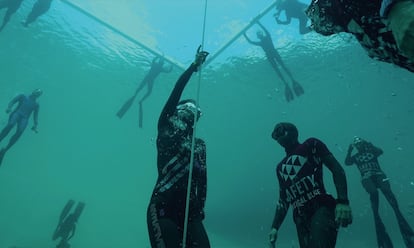 Alessia durante una de las competiciones de apnea dinámica.