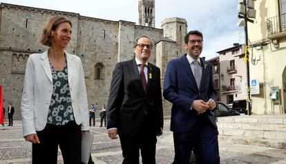 La consellera d'Empresa i Coneixement, Àngels Chacón, amb Torra.
