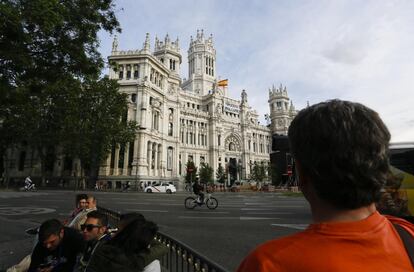 El Palacio de Comunicaciones, actual sede del Ayuntamiento de Madrid. Esta obra que el arquitecto Antonio Palacios construyó entre 1907 y 1919 con su compañero Joaquín Otamendi tras ganar el concurso público es su edificio más conocido y un ejemplo de su manera de usar los materiales. "Su familia tenía varias canteras y por eso él es tan dado a usar la piedra de manera tan brutalista", explica Miguel Ángel Baldellou, catedrático de composición arquitectónica.