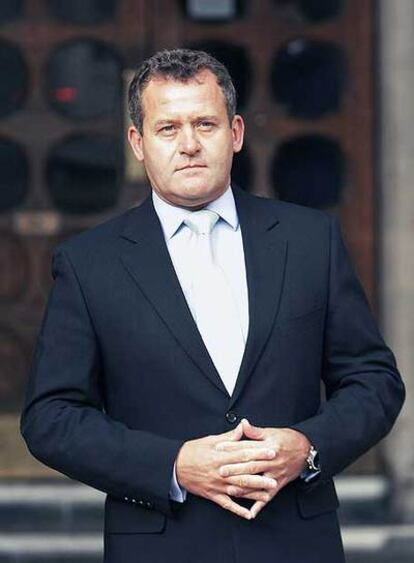 El ex mayordomo de Diana de Gales, Paul Burrell, ayer en Londres.