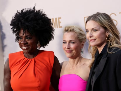 Viola Davis, Gillian Anderson y Michelle Pfeiffer, en el estreno de 'The First Lady' en Los Ángeles el 14 de abril.