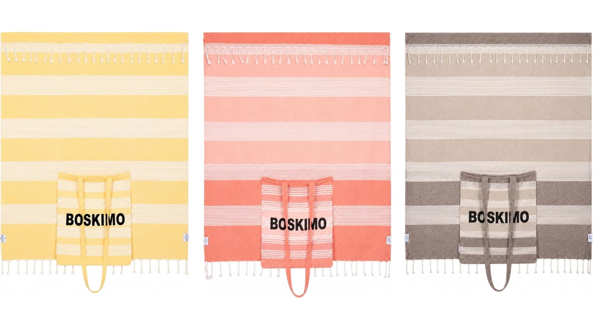 Esta toalla para la playa está disponible en diferentes colores.