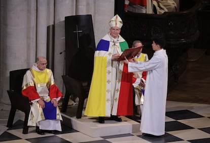 El arzobispo de París, Laurent Ulrich, durante la ceremonia de reapertura de Notre Dame.