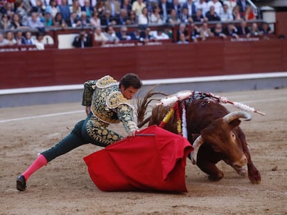 &#039;El Juli&#039; en su primer toro, en Las Ventas.  