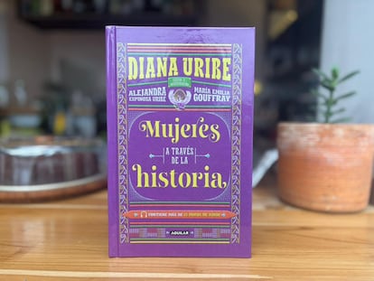 El libro 'Mujeres a través de la historia' de Penguin Random House.