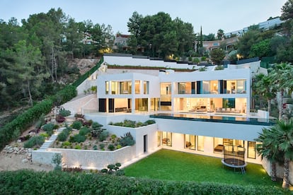 Palma acoge esta casa, construida en 2022, que Marcel Remus vende a 13,9 millones de euros.