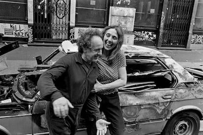 ‘Robert y June en frente del 10 Bleecker Street, Nueva York’ (1982).