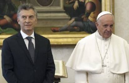 Macri vistió a Francisco en febrero pasado.