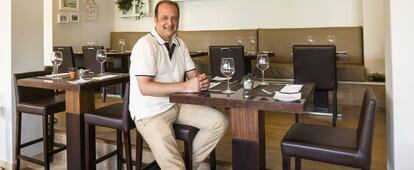 Juan Moll en el restaurante del hotel La Sort de Moraira.