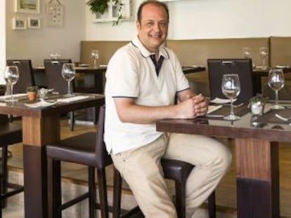 Juan Moll en el restaurante del hotel La Sort de Moraira.