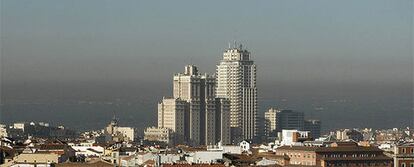Vista de Madrid tomada desde la Plaza de Colón en la que se observa la capa de polución.