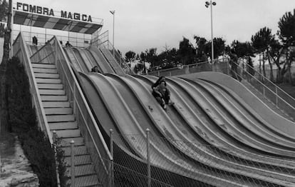 La Alfombra Mágica fue otra de la atracciones icónicas del parque. Pero la lista sigue a voluntad en la memoria de todos los madrileños que lo han visitado: el Pulpo, Laberinto y Espejos, Pista de Karts, Gusano Loco, Camas Elásticas, Tren Fantasma.